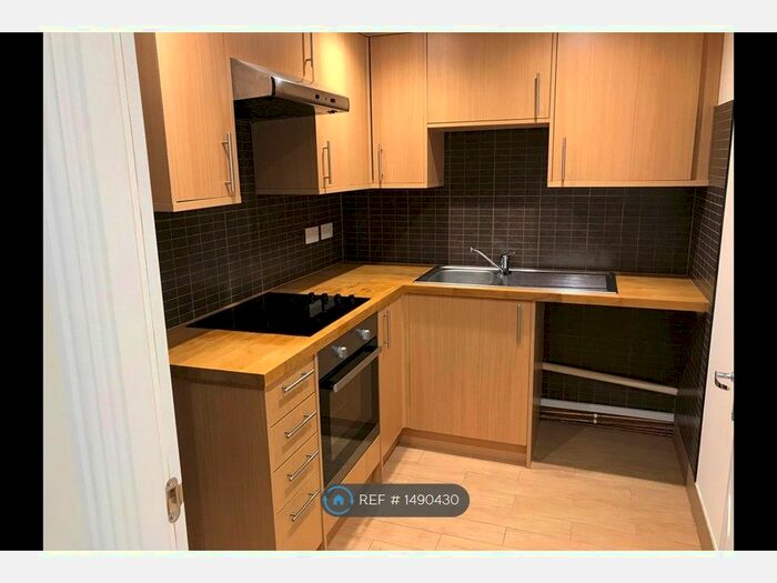 1 Bedroom Flat To Rent In Victoria Road, Ferndown, BH22