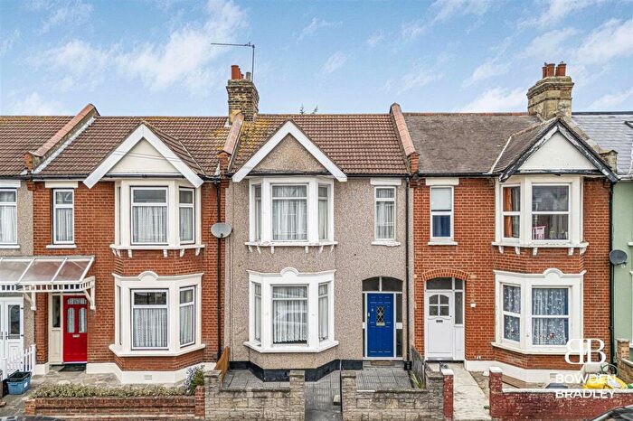 3 Bedroom House For Sale In Claremont Gardens, Ilford, IG3