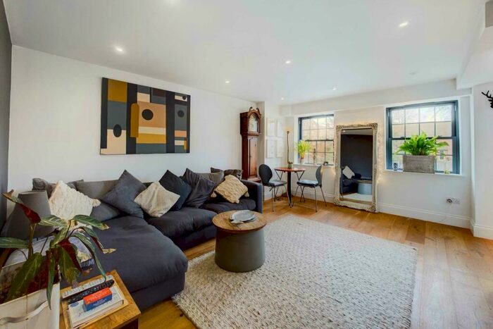 2 Bedroom Apartment For Sale In ** Stunning Apartment - Historic Old Town ** High Street, Old Town, HP1