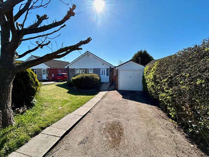 3 Bedroom Bungalow To Rent In Clifton Avenue, Barlborough, S43