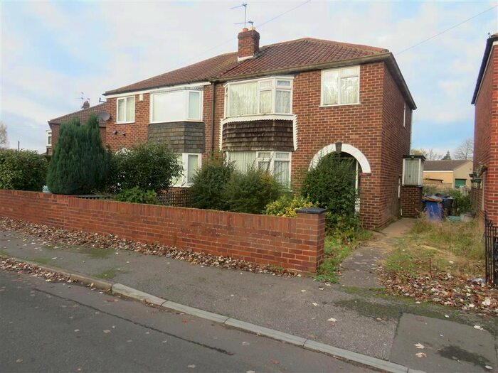 3 Bedroom Semi Detached House For Sale In The Boulevard, Edenthorpe