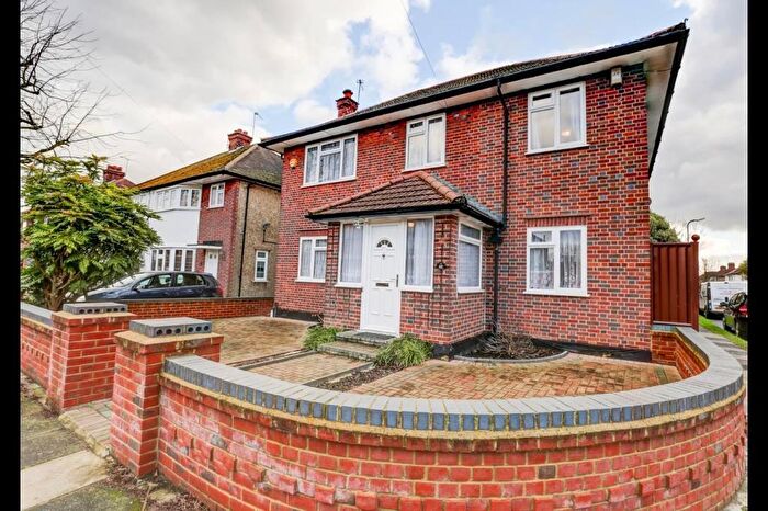 4 Bedroom Detached House To Rent In Boldmere Road, Pinner, HA5