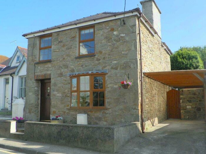 2 Bedroom Link Detached House To Rent In Park Street, Fishguard, SA65