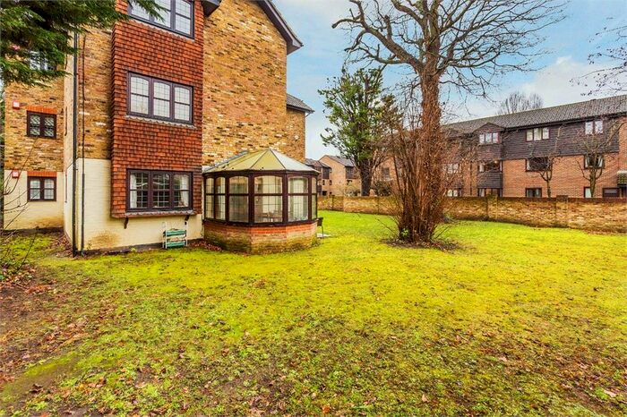 1 Bedroom Flat To Rent In Rushmon Gardens, Walton-On-Thames, Surrey, KT12