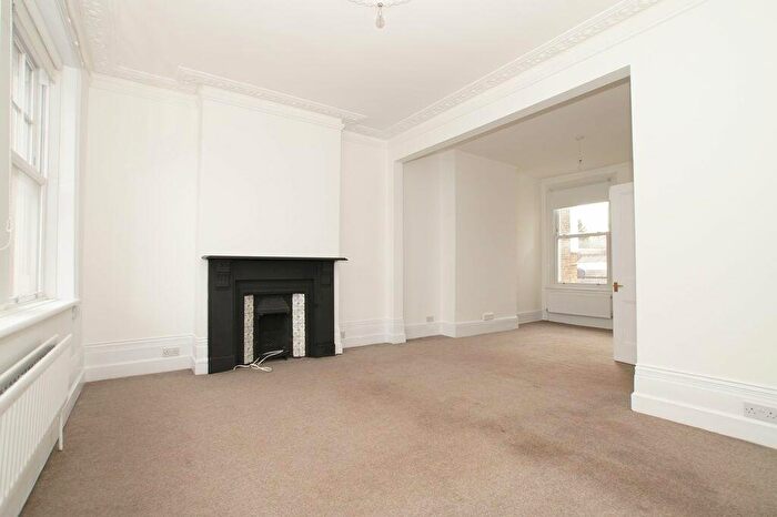 4 Bedroom Maisonette To Rent In Lavender Hill, London, SW11
