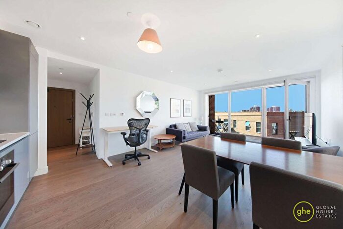 2 Bedroom Flat To Rent In Blackwood Apartments, Elephant And Castle, London, SE17