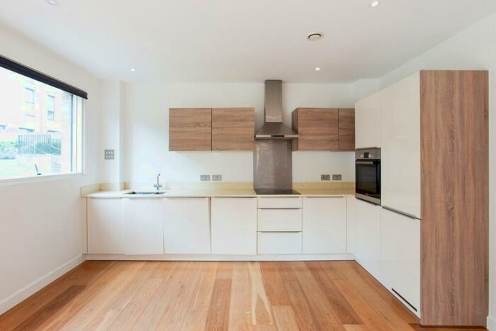 2 Bedroom Apartment To Rent In Cambridge Avenue, NW6