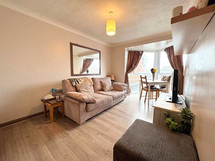 1 Bedroom Flat To Rent In Charwood Road, Wokingham, Berkshire, RG40