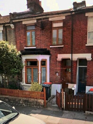 3 Bedroom Terraced House To Rent In Park Grove, London, Stratford, Westham E15