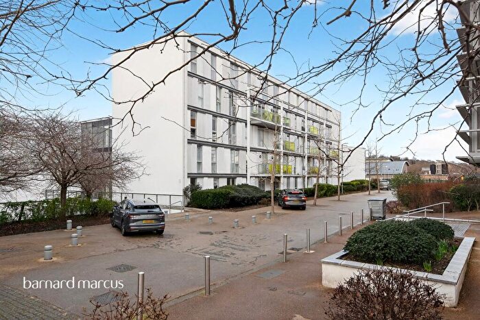 2 Bedroom Flat For Sale In Great Amwell Lane, London, N8