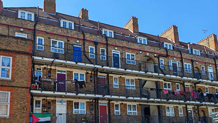 2 Bedroom Flat For Sale In Collingwood Street, London, E1