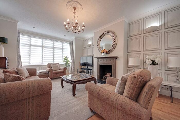 6 Bedroom Semi Detached House For Sale In Oxhey Road, Watford, WD19