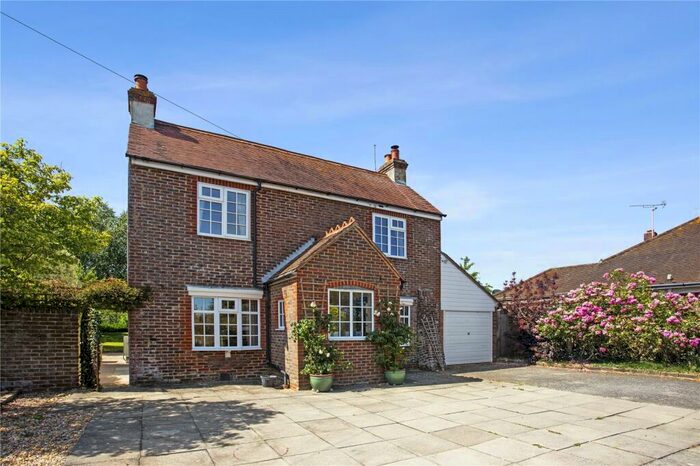 3 Bedroom Detached House For Sale In Selsey Road, Hunston, PO20
