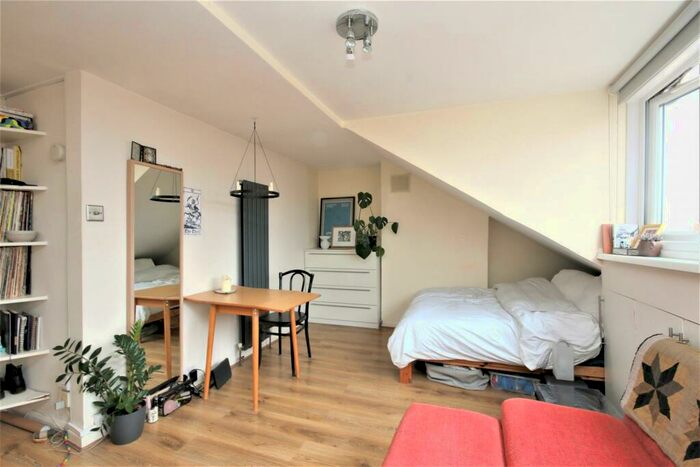 Apartment To Rent In Alexandra Grove, N4