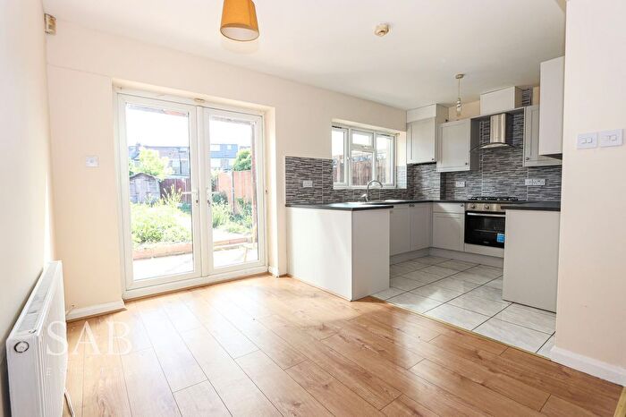 6 Bedroom End Of Terrace House To Rent In Fermoy Road, Greenford, UB6