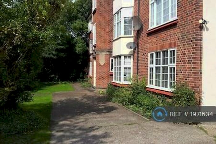 2 Bedroom Flat To Rent In Chasewood Court, London, NW7