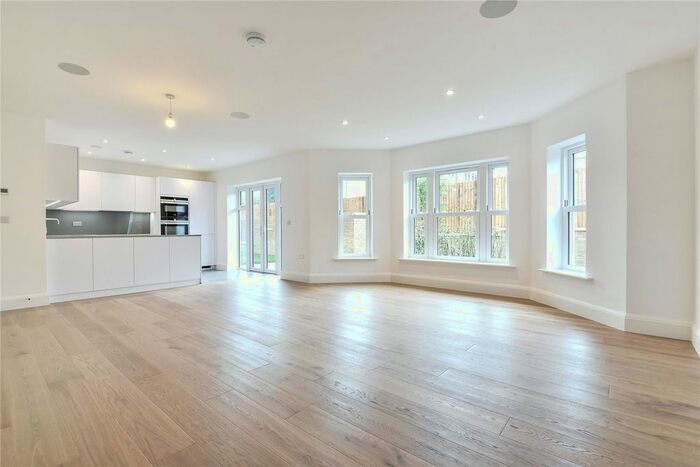 2 Bedroom Flat To Rent In Henrietta Place, King Edward Gardens, Tunbridge Wells, TN4