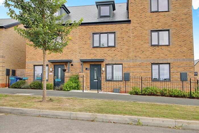 3 Bedroom Town House For Sale In Nuffield Road, St Neots, PE19