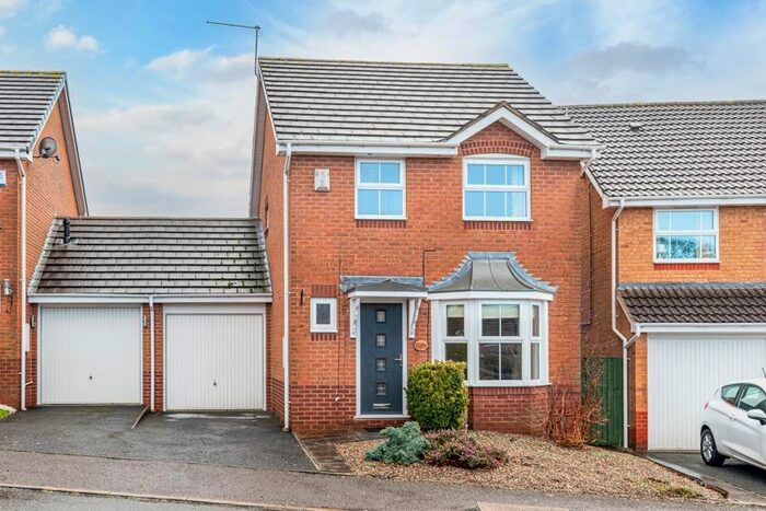 3 Bedroom Link Detached House To Rent In Malvern Road, Forelands, Bromsgrove, B61