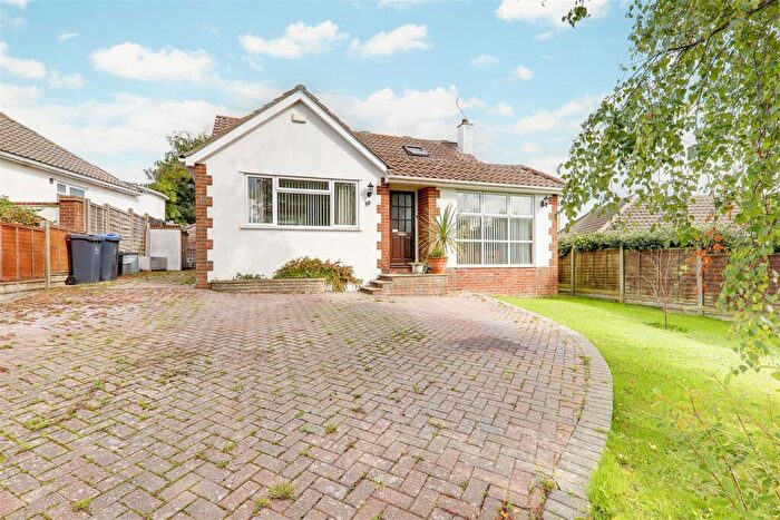 3 Bedroom Chalet For Sale In Hayling Rise, Worthing, BN13