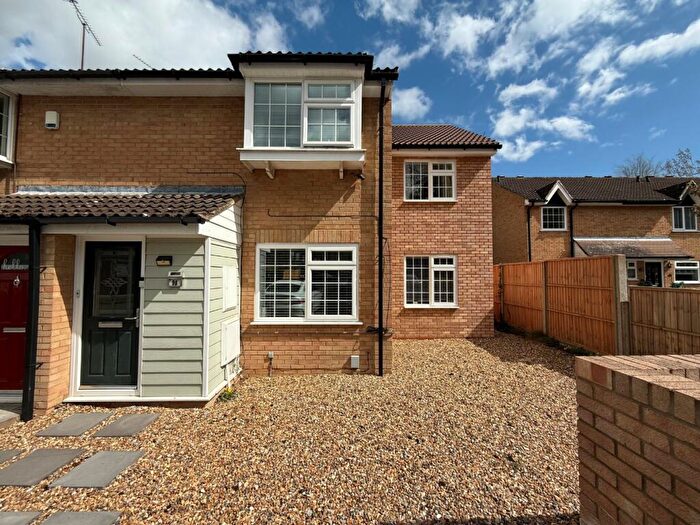 3 Bedroom End Of Terrace House For Sale In Cemetery Road, Houghton Regis, LU5