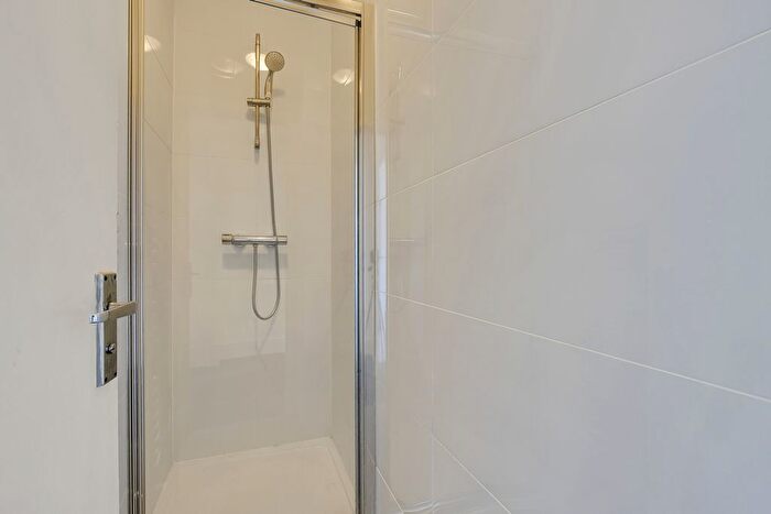 3 Bedroom Terraced House For Sale In Undine Street, London, SW17