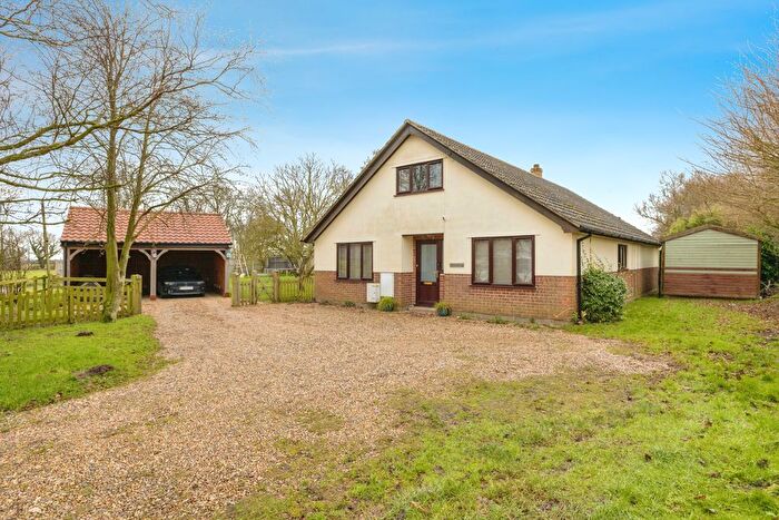 4 Bedroom Bungalow For Sale In Back Lane, Scoulton, Norwich, Norfolk, NR9