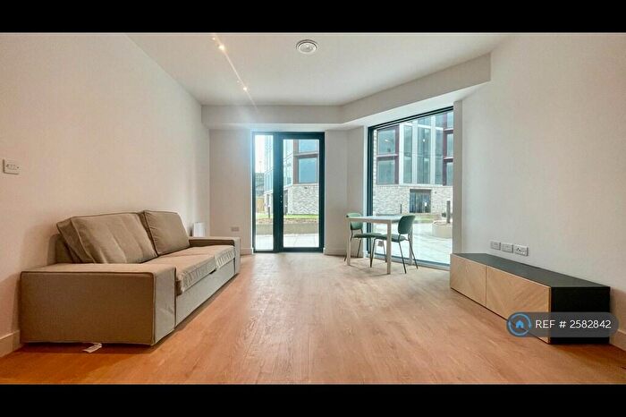 1 Bedroom Flat To Rent In Victoria Riverside, Manchester, M4