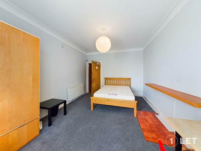 2 Bedroom Flat To Rent In Causewayside, Newington, Edinburgh, EH9