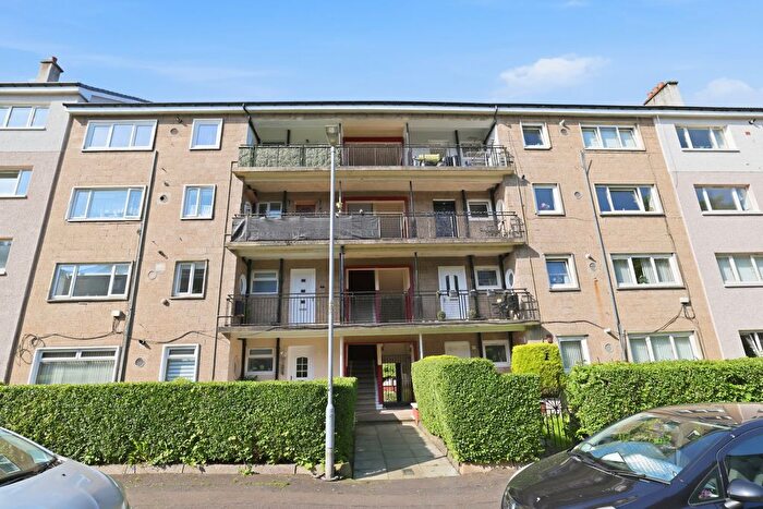 3 Bedroom Flat For Sale In Banchory Avenue, Glasgow, G43