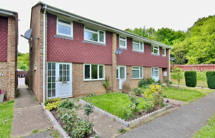 3 Bedroom End Of Terrace House To Rent In Paddocks Mead, Knaphill, Woking, GU21