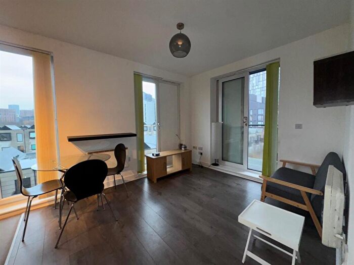 2 Bedroom Apartment To Rent In Dean Road, Salford, M3