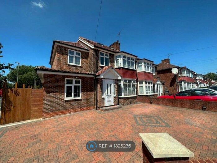 5 Bedroom Semi-Detached House To Rent In Braemar Gardens, London, NW9