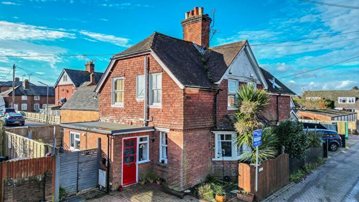 3 Bedroom Semi Detached House For Sale In Western Avenue, Hawkhurst, Cranbrook, TN18