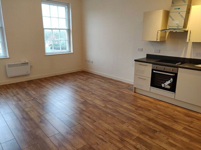 1 Bedroom Flat To Rent In Rockingham Road, Kettering, NN16