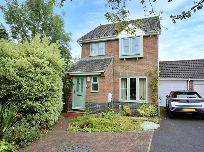 3 Bedroom Link Detached House For Sale In Stephenson Drive, Frome, Somerset, BA11