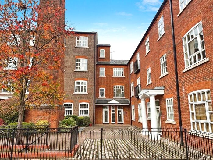 2 Bedroom Apartment For Sale In Milliners Court, Lattimore Road, St. Albans, AL1