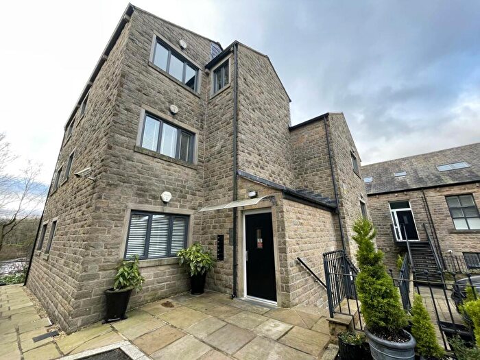2 Bedroom Apartment To Rent In Spring Mill, Uppermill, OL3