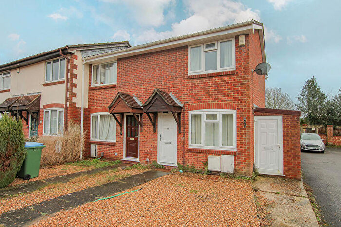 2 Bedroom End Of Terrace House To Rent In Hollybrook Gardens, Locks Heath, SO31