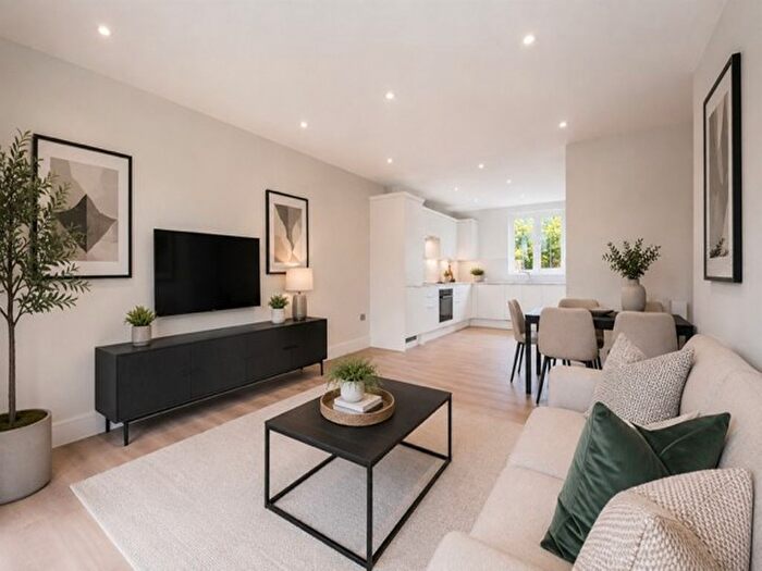 2 Bedroom Flat For Sale In High Street, Dorking, RH4