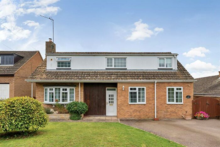 3 Bedroom Detached House For Sale In Dashwood Rise, Duns Tew, Bicester, OX25