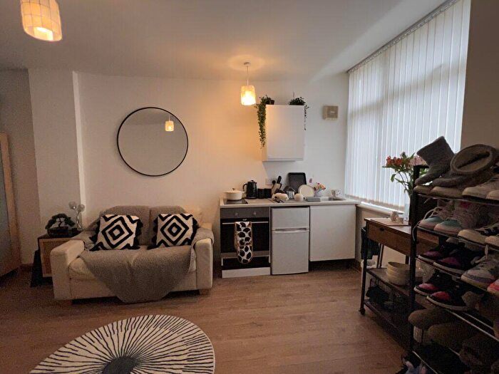 Studio To Rent In Flat - Wilbraham Road - Fallowfield, M14