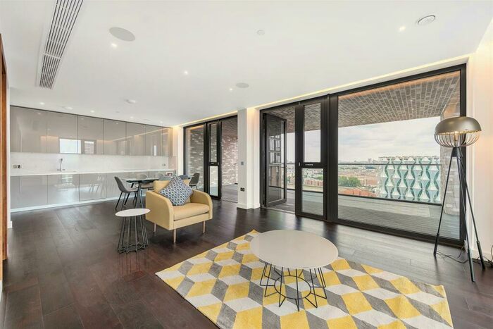3 Bedroom Apartment To Rent In Madeira Tower, The Residence, Nine Elms, SW11