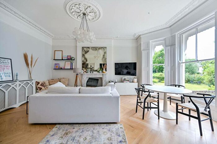 2 Bedroom Flat To Rent In Adelaide Road, Surbiton, KT6