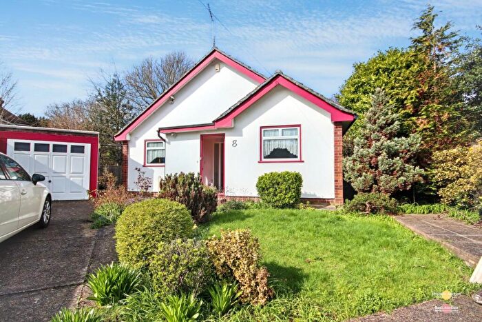 3 Bedroom Bungalow For Sale In Hillview Close, Hatch End, Middlesex, HA5