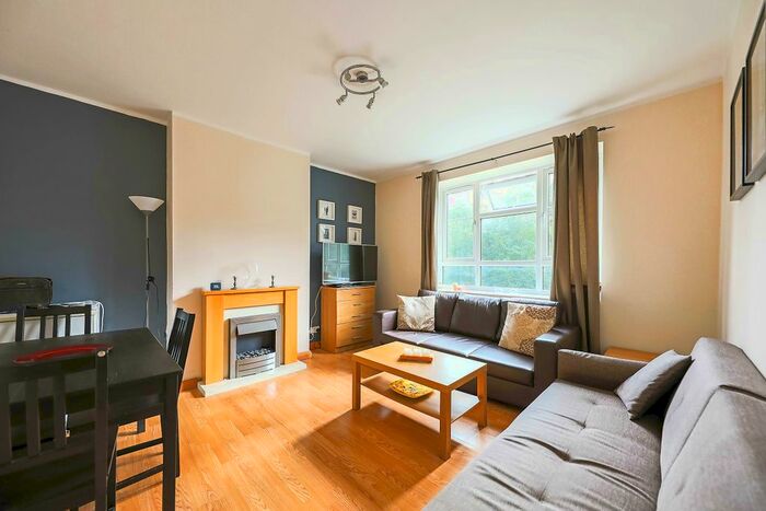 3 Bedroom Flat To Rent In White City Estate, London, W12