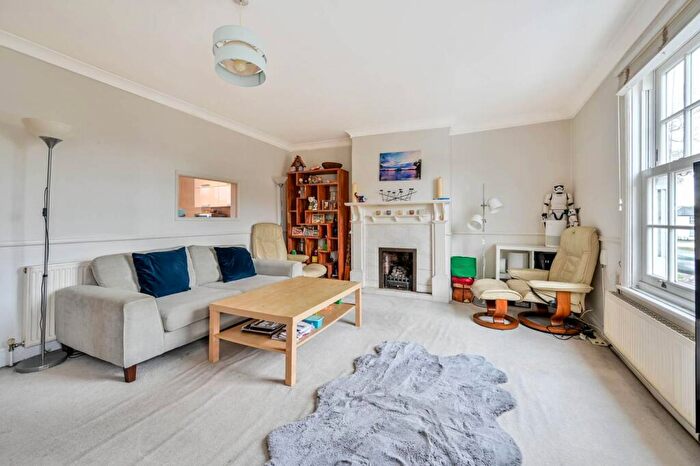 3 Bedroom Flat For Sale In The Broadway, Thames Ditton, KT7
