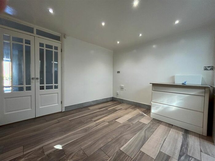 3 Bedroom End Of Terrace House To Rent In Wordsworth Road, Welling, DA16