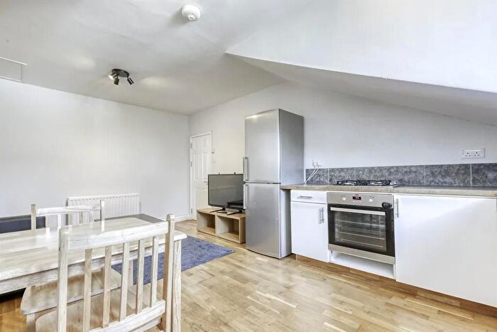 2 Bedroom Flat To Rent In Very Near The Grove Area, Ealing Broadway Area, W5