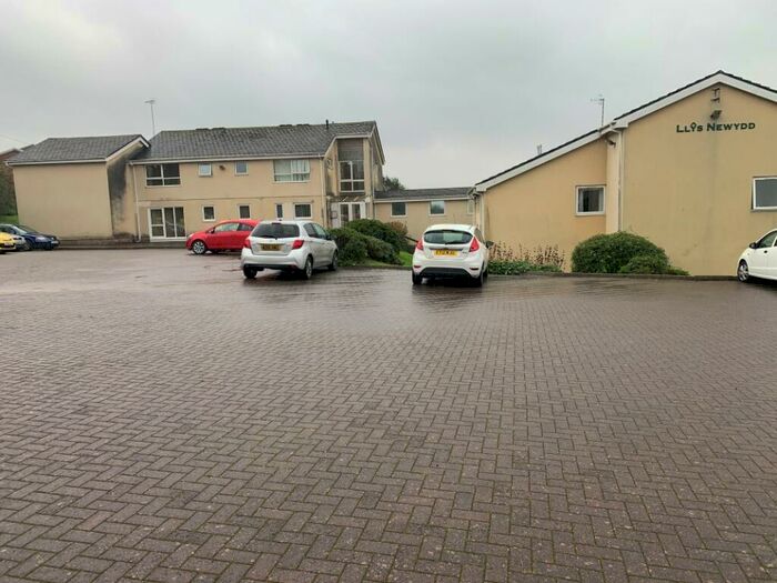 1 Bedroom Flat For Sale In Flat Llys Newydd, Tir Einon, Llanelli, Dyfed, SA14